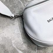 BALENCIAGA EVERYDAY STRAP CROSSBODY BAG WHITE SIZE 24 CM - 3