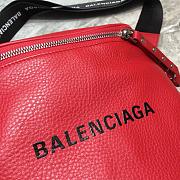 BALENCIAGA EVERYDAY STRAP CROSSBODY BAG RED SIZE 24 CM - 2