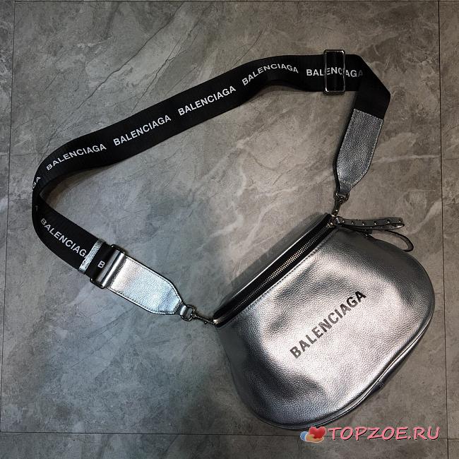 BALENCIAGA EVERYDAY STRAP CROSSBODY BAG SILVER SIZE 24 CM - 1