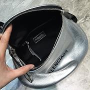 BALENCIAGA EVERYDAY STRAP CROSSBODY BAG SILVER SIZE 24 CM - 6