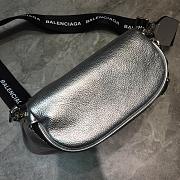 BALENCIAGA EVERYDAY STRAP CROSSBODY BAG SILVER SIZE 24 CM - 3