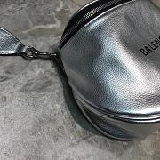 BALENCIAGA EVERYDAY STRAP CROSSBODY BAG SILVER SIZE 24 CM - 2