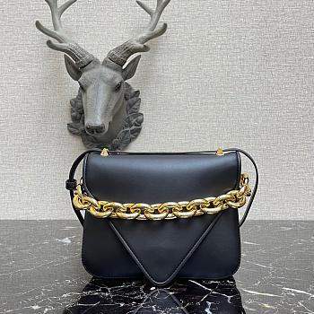 BOTTEGA VENETA MOUNT BLACK 667399 SIZE 21 CM