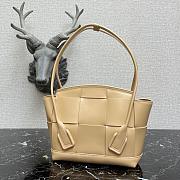 BOTTEGA VENETA ARCO BEIGE 666874 SIZE 33 CM - 4