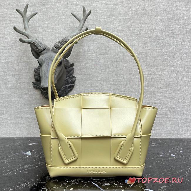 BOTTEGA VENETA ARCO CREAM 666874 SIZE 33 CM - 1