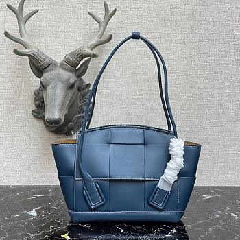 BOTTEGA VENETA ARCO YALE BLUE 666874 SIZE 33 CM