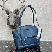 BOTTEGA VENETA ARCO YALE BLUE 666874 SIZE 33 CM - 4