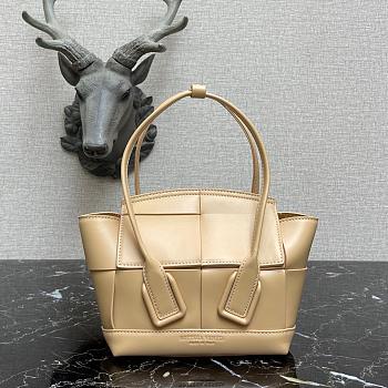 BOTTEGA VENETA SMALL ARCO BEIGE 666873 SIZE 29 CM