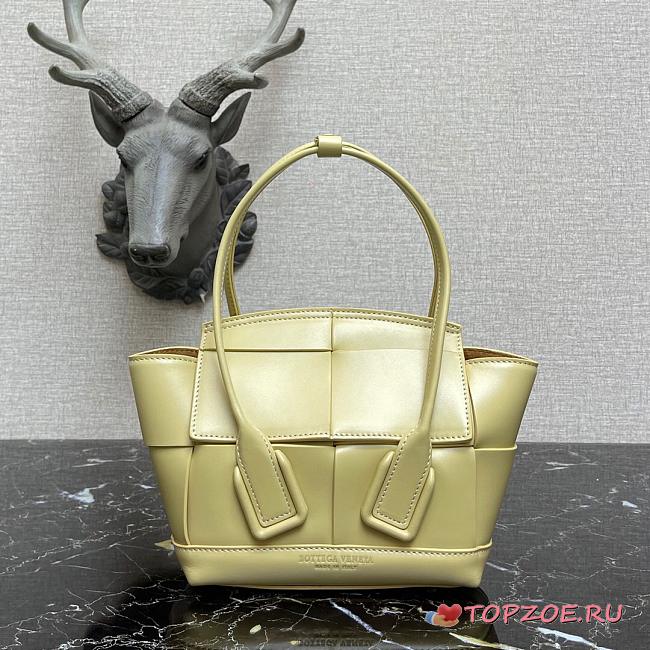 BOTTEGA VENETA SMALL ARCO CREAM 666873 SIZE 29 CM - 1
