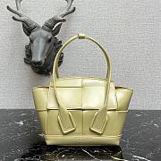 BOTTEGA VENETA SMALL ARCO CREAM 666873 SIZE 29 CM - 1