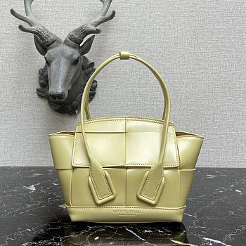 BOTTEGA VENETA SMALL ARCO CREAM 666873 SIZE 29 CM