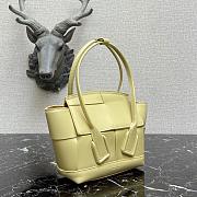 BOTTEGA VENETA SMALL ARCO CREAM 666873 SIZE 29 CM - 3