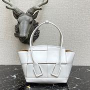 BOTTEGA VENETA SMALL ARCO SMOOTH LEATHER WHITE 666873 SIZE 29 CM - 1