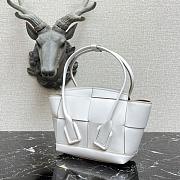 BOTTEGA VENETA SMALL ARCO SMOOTH LEATHER WHITE 666873 SIZE 29 CM - 6