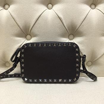 VALENTINO GARAVANI ROCKSTUD CAMERA BAG FULL BLACK SIZE 18 CM