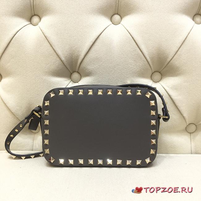  VALENTINO GARAVANI ROCKSTUD CAMERA BAG ROCK GRAY SIZE 18 CM - 1