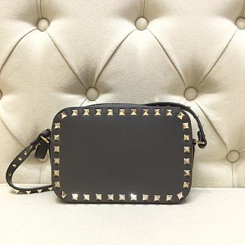  VALENTINO GARAVANI ROCKSTUD CAMERA BAG ROCK GRAY SIZE 18 CM