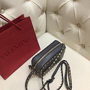  VALENTINO GARAVANI ROCKSTUD CAMERA BAG ROCK GRAY SIZE 18 CM - 4