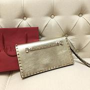 VALENTINO ROCKSTUD CLUTCH GOLD SIZE 28 CM - 6