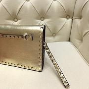 VALENTINO ROCKSTUD CLUTCH GOLD SIZE 28 CM - 5