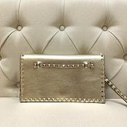 VALENTINO ROCKSTUD CLUTCH GOLD SIZE 28 CM - 4