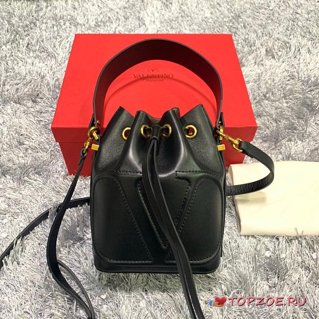 VALENTINO V LOGO LEATHER BUCKET BAG BLACK SIZE 15 CM - 1