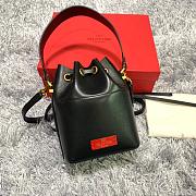 VALENTINO V LOGO LEATHER BUCKET BAG BLACK SIZE 15 CM - 2