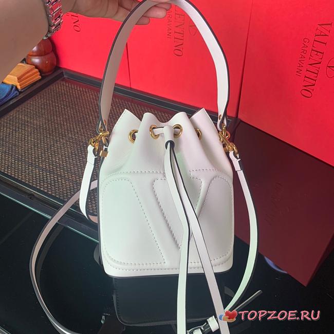 VALENTINO V LOGO LEATHER BUCKET BAG WHITE SIZE 15 CM - 1