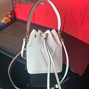 VALENTINO V LOGO LEATHER BUCKET BAG WHITE SIZE 15 CM - 1