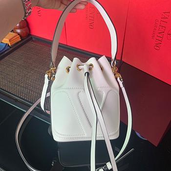 VALENTINO V LOGO LEATHER BUCKET BAG WHITE SIZE 15 CM