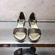 LV COWHIDE LEATHER SANDALS BLACK & GOLD  005 - 1