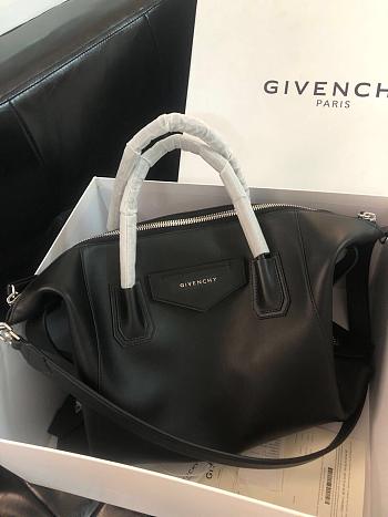 GIVENCHY MEDIUM ANTIGONA SOFT BAG IN SMOOTH LEATHER BLACK BB50F2 SIZE 45 CM