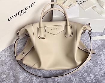 GIVENCHY MEDIUM ANTIGONA SOFT BAG IN SMOOTH LEATHER CREAM BB50F2 SIZE 45 CM