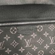 LV DISCOVERY BACKPACK M30230 SIZE 37 CM - 2