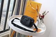 LV OUTDOOR POUCH M73055 SIZE 15 CM - 1