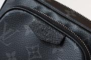 LV OUTDOOR POUCH M73055 SIZE 15 CM - 3