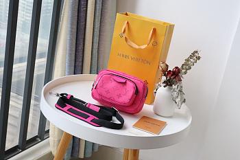 LV OUTDOOR POUCH M30781 SIZE 15 CM