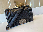 CHANEL BOY HANDBAG BLACK & RUTHENIUM-FINISH METAL A67085 20 CM - 6
