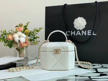 CHANEL SMALL VANITY CASE WHITE SIZE 15 CM