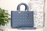 DIOR LARGE LADY BAG ULTRAMATTE CALFSKIN CLOUD BLUE M0566 32 CM - 1