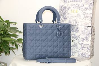 DIOR LARGE LADY BAG ULTRAMATTE CALFSKIN CLOUD BLUE M0566 32 CM