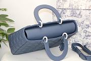 DIOR LARGE LADY BAG ULTRAMATTE CALFSKIN CLOUD BLUE M0566 32 CM - 3