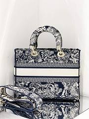 DIOR LARGE LADY D-LITE EMBROIDERED BAG BLUE M0565 SIZE 32 CM - 3