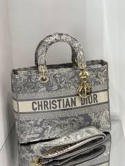 DIOR LARGE LADY D-LITE EMBROIDERED BAG GRAY M0565 SIZE 32 CM - 2