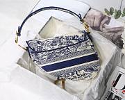 DIOR SADDLE BAG BLUE TOILE DE JOUY EMBROIDERY M0446 SIZE 25.5 CM - 3