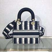 DIOR MEDIUM LADY BLUE D-STRIPES M0565 SIZE 24 CM  - 6