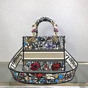 DIOR MEDIUM LADY COLORFUL FLOWER EMBROIDERED M0565 SIZE 24 CM - 6