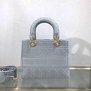 DIOR MEDIUM LADY D-LITE BAG CORNFLOWER BLUE M0565 SIZE 24 x 20 x 11 CM - 3