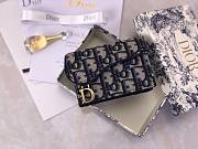  DIOR SADDLE FLAP CARD HOLDER BLUE OBLIQUE JACQUARD S5611 SIZE 10.5 CM - 1