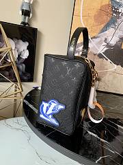 LV X NBA CLOAKROOM DOPP KIT BAG M58515 15CM - 2